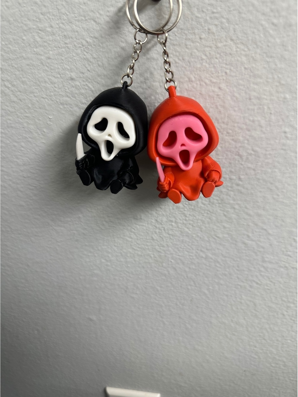 Ghost Face Keychains 2 Pack - Picture 6 of 6